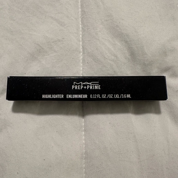 MAC Studio Sculpt SPF 15 Foundation NW20 - Picture 2 of 2